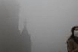       哈尔滨污染指数爆表 市民:出门上班 回头一看家没了
